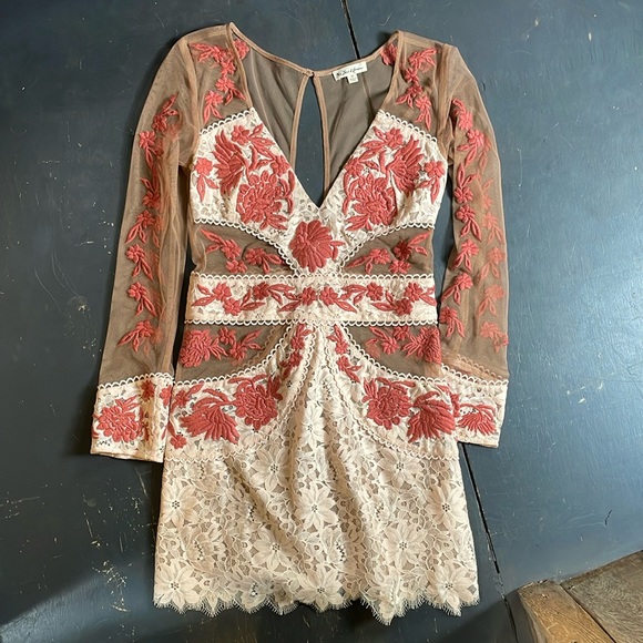 Beautiful little dress - Picture 1 of 3